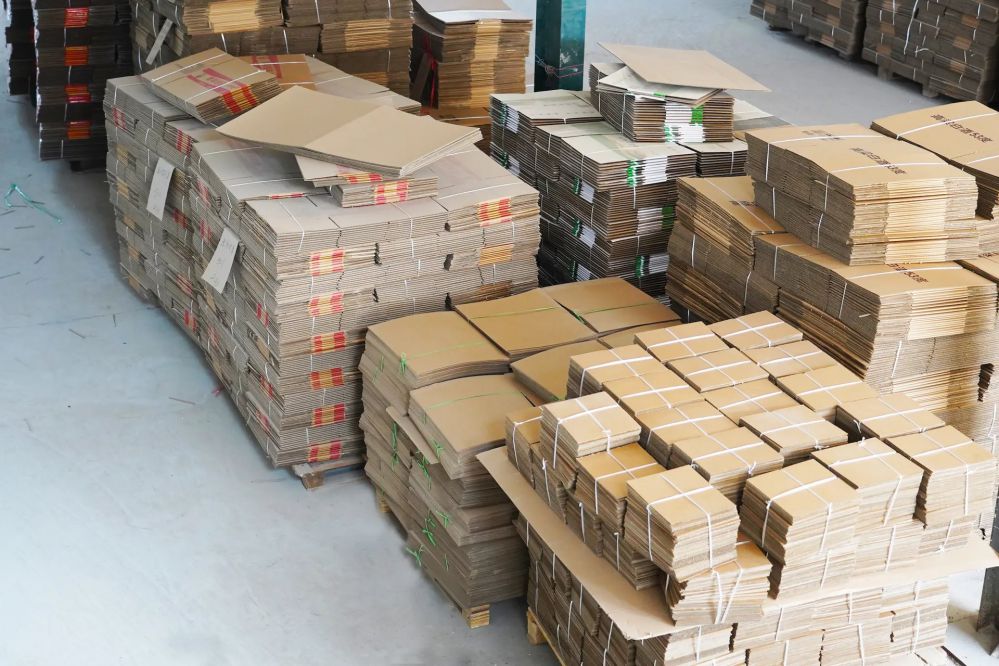 Embalaje de cartón recortado