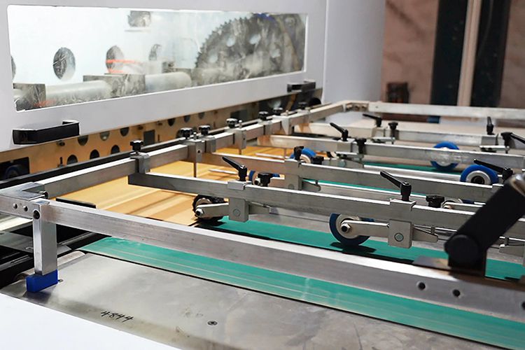 Corte de embalajes de cartón