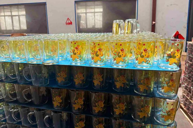 Etiquetado de botellas de vidrio